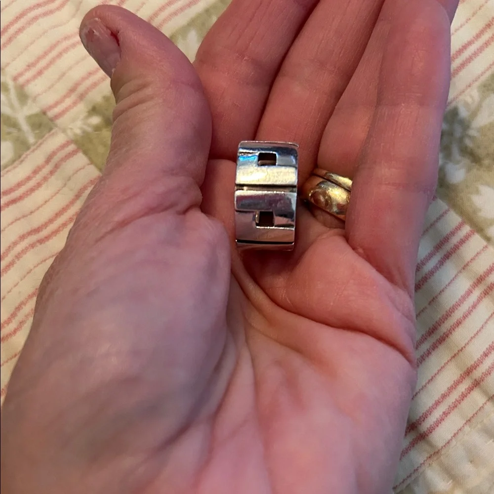 Gucci Chocolate Velvet Pouch with Silver Ring - Picture 2 of 12